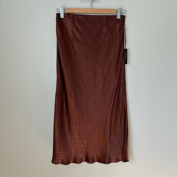 New with Tags Aritzia Babaton Slip Satin Midi Skirt High-Rise Cognac Size 6 - Picture 2 of 10